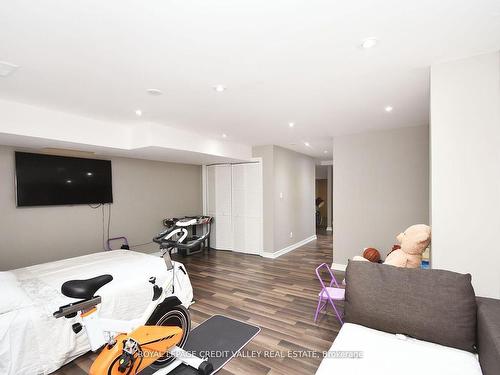 5638 Longboat Ave, Mississauga, ON - Indoor Photo Showing Bedroom