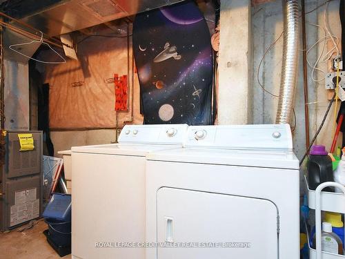 5638 Longboat Ave, Mississauga, ON - Indoor Photo Showing Laundry Room