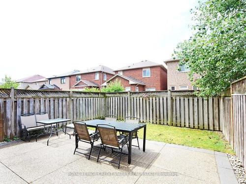 5638 Longboat Ave, Mississauga, ON - Outdoor