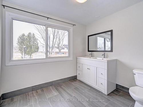 84 Heiman St, Kitchener, ON - Indoor Photo Showing Bathroom