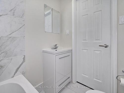 84 Heiman St, Kitchener, ON - Indoor Photo Showing Bathroom