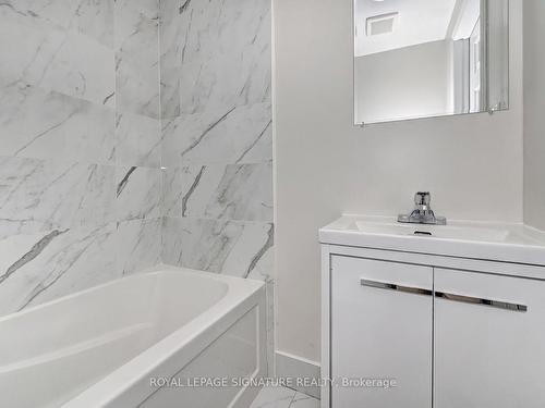 84 Heiman St, Kitchener, ON - Indoor Photo Showing Bathroom