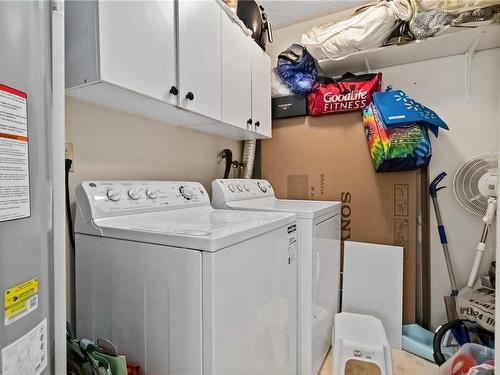 302-832 Fisgard St, Victoria, BC - Indoor Photo Showing Laundry Room