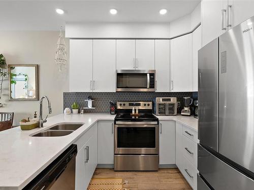 407-280 Island Hwy, View Royal, BC - Indoor Photo Showing Kitchen With Double Sink With Upgraded Kitchen