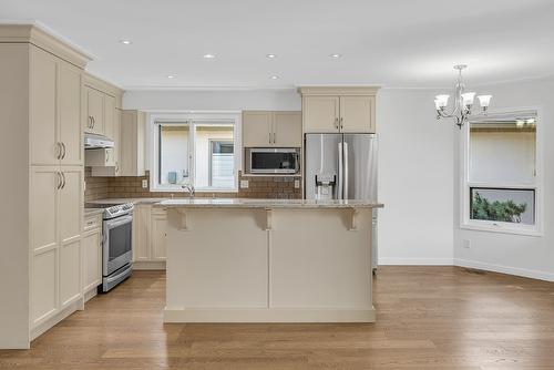 5-1201 Cameron Avenue, Kelowna, BC - Indoor Photo Showing Kitchen