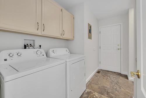 5-1201 Cameron Avenue, Kelowna, BC - Indoor Photo Showing Laundry Room