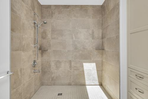 5-1201 Cameron Avenue, Kelowna, BC - Indoor Photo Showing Bathroom