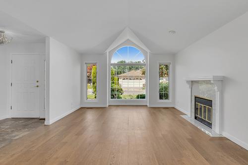 5-1201 Cameron Avenue, Kelowna, BC - Indoor Photo Showing Living Room With Fireplace