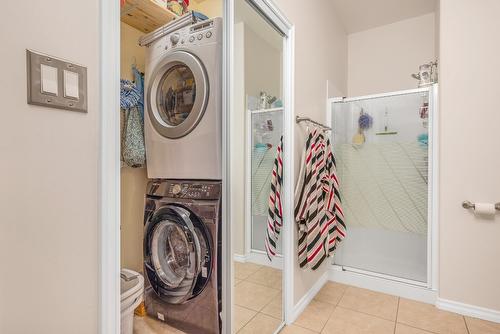 10546 Pinecrest Road, Vernon, BC - Indoor Photo Showing Laundry Room