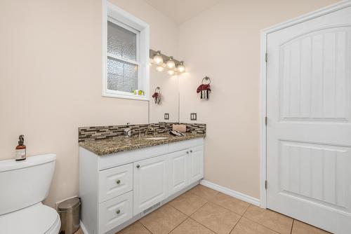 10546 Pinecrest Road, Vernon, BC - Indoor Photo Showing Bathroom