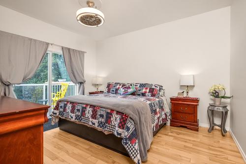 10546 Pinecrest Road, Vernon, BC - Indoor Photo Showing Bedroom