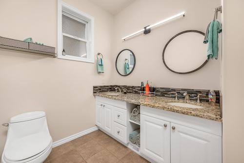 10546 Pinecrest Road, Vernon, BC - Indoor Photo Showing Bathroom