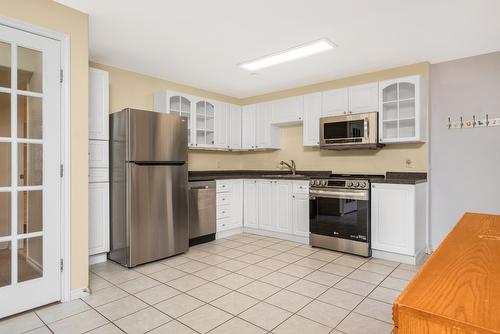 10546 Pinecrest Road, Vernon, BC - Indoor Photo Showing Kitchen With Stainless Steel Kitchen