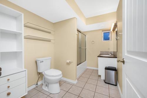 10546 Pinecrest Road, Vernon, BC - Indoor Photo Showing Bathroom