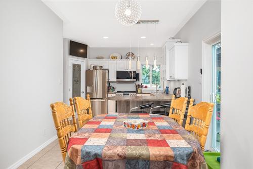 10546 Pinecrest Road, Vernon, BC - Indoor Photo Showing Dining Room