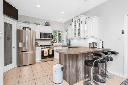 10546 Pinecrest Road, Vernon, BC - Indoor Photo Showing Kitchen With Stainless Steel Kitchen