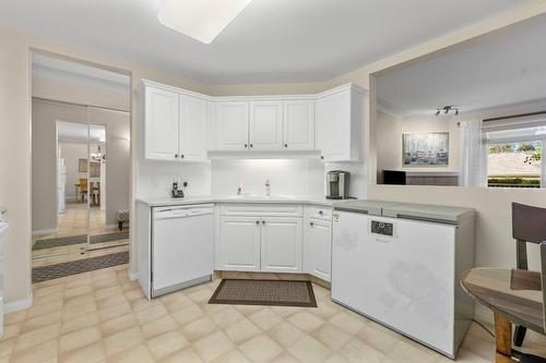 106-1964 Enterprise Way, Kelowna, BC - Indoor Photo Showing Kitchen