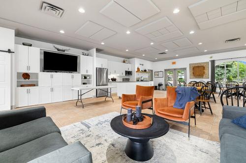 106-1964 Enterprise Way, Kelowna, BC - Indoor Photo Showing Living Room