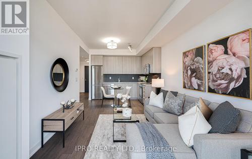 1602 - 105 George Street, Toronto, ON - Indoor Photo Showing Living Room