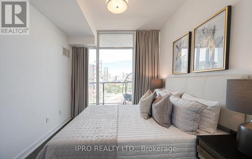 1602 - 105 George Street, Toronto, ON - Indoor Photo Showing Bedroom