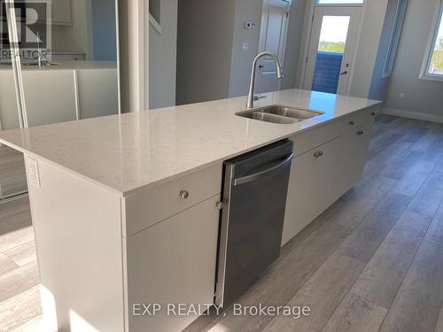 68 - 925 Deveron Crescent N, London, ON - Indoor Photo Showing Kitchen With Double Sink