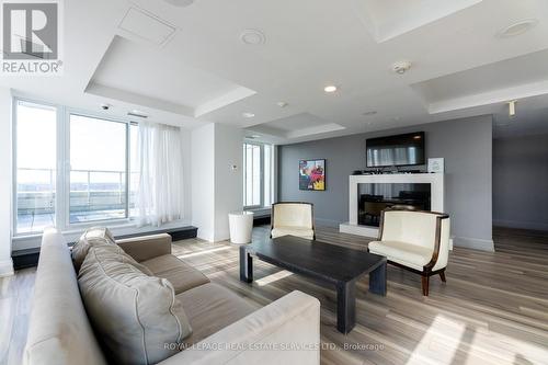 808 - 125 Western Battery Road, Toronto, ON - Indoor Photo Showing Living Room