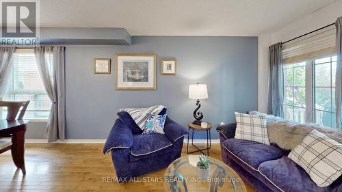 9 Dunnville Road, Georgina, ON - Indoor Photo Showing Living Room