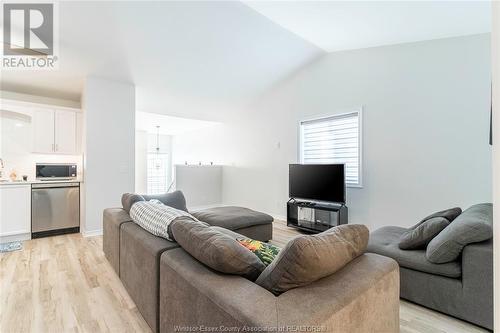 280 Simcoe Unit# Upper, Amherstburg, ON - Indoor Photo Showing Living Room