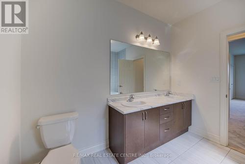 154 Attwater Drive, Cambridge, ON - Indoor Photo Showing Bathroom