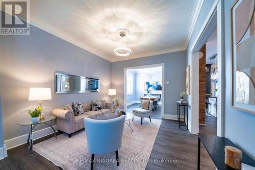 63 Rodman Street, St. Catharines, ON - Indoor Photo Showing Living Room