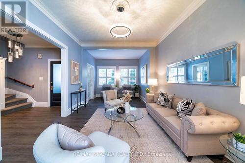 63 Rodman Street, St. Catharines, ON - Indoor Photo Showing Living Room