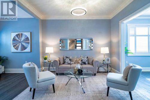 63 Rodman Street, St. Catharines, ON - Indoor Photo Showing Living Room