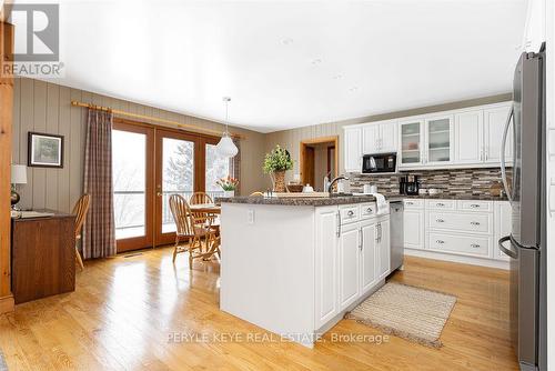 200 Edgemere Road E, Huntsville, ON - Indoor Photo Showing Kitchen With Upgraded Kitchen