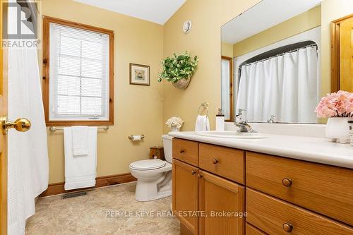 200 Edgemere Road E, Huntsville, ON - Indoor Photo Showing Bathroom