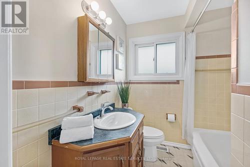 47 Endfield Avenue, Hamilton, ON - Indoor Photo Showing Bathroom