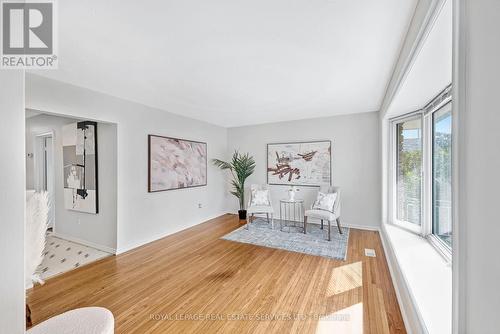 47 Endfield Avenue, Hamilton, ON - Indoor Photo Showing Living Room