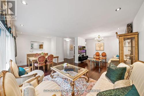 32 Larabee Crescent, Toronto, ON - Indoor Photo Showing Living Room