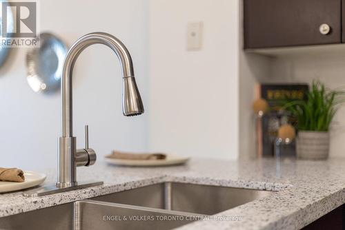 1003 - 30 Grand Trunk Court, Toronto, ON - Indoor Photo Showing Kitchen