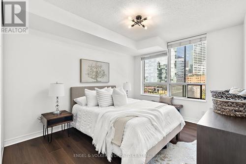 1003 - 30 Grand Trunk Court, Toronto, ON - Indoor Photo Showing Bedroom