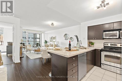 1003 - 30 Grand Trunk Court, Toronto, ON - Indoor Photo Showing Kitchen