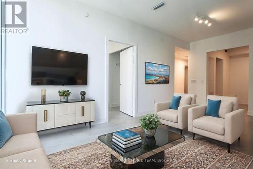 2611 - 35 Mercer Street, Toronto, ON - Indoor Photo Showing Living Room