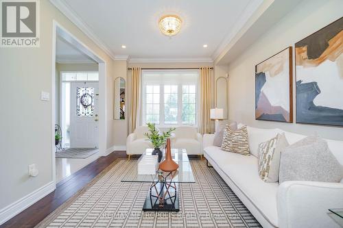 5 Oakmoor Lane, Markham, ON - Indoor Photo Showing Living Room