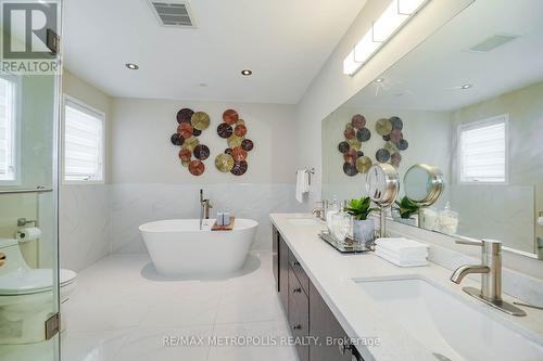 5 Oakmoor Lane, Markham, ON - Indoor Photo Showing Bathroom