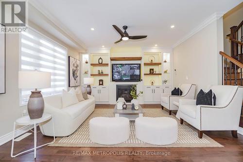 5 Oakmoor Lane, Markham, ON - Indoor Photo Showing Living Room