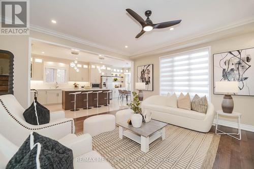 5 Oakmoor Lane, Markham, ON - Indoor Photo Showing Living Room