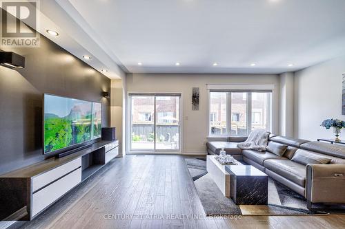 12 Twinflower Lane, Richmond Hill, ON - Indoor Photo Showing Living Room