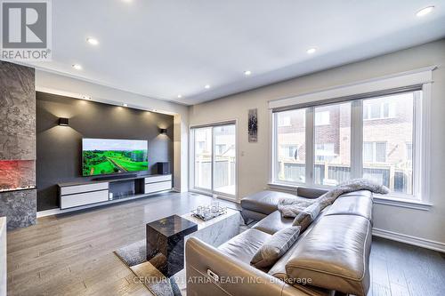 12 Twinflower Lane, Richmond Hill, ON - Indoor Photo Showing Living Room