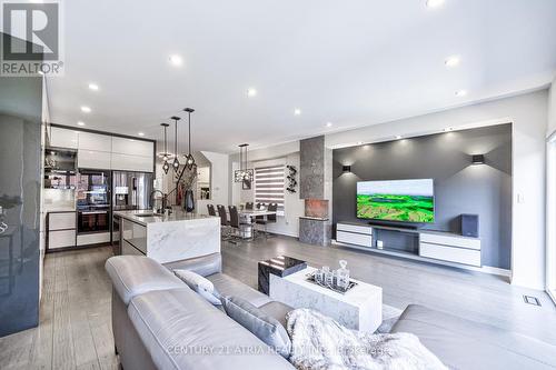 12 Twinflower Lane, Richmond Hill, ON - Indoor Photo Showing Living Room