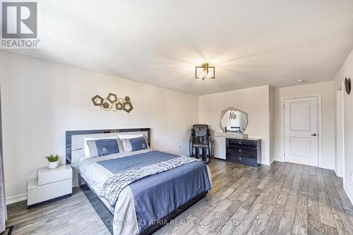 12 Twinflower Lane, Richmond Hill, ON - Indoor Photo Showing Bedroom