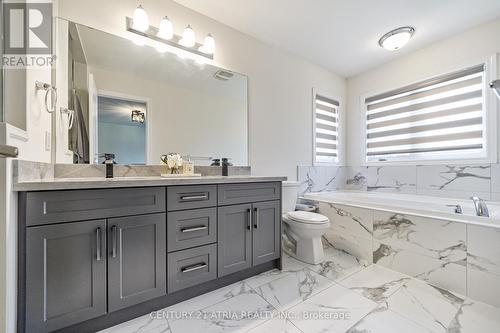 12 Twinflower Lane, Richmond Hill, ON - Indoor Photo Showing Bathroom